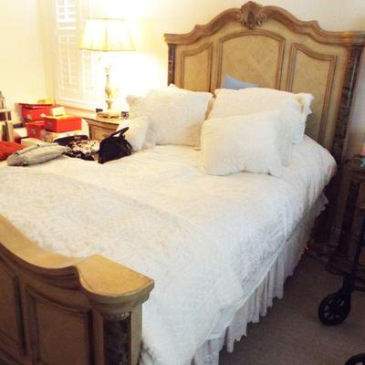 MASTER BEDROOM PARCHMENT COLOR WOOD COUNTRY FRENCH HEAD AND FOOT BOARD QUEEN BED