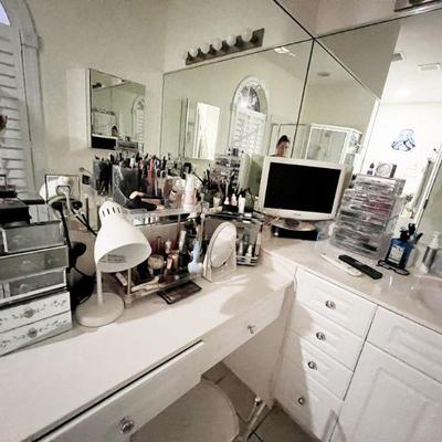 MASTER BATHROOM WITH TYPICAL THINGS SUCH AS APPLIANCES ETC.