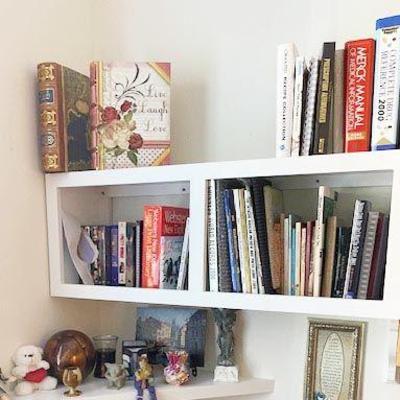BOOKS AND SMALL DECORATIVE ITEMS