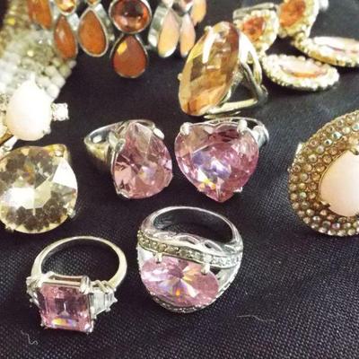 COSTUME FASHION JEWELRY TO BE SOLD IN UNOPENABLE CLEAR BAGS BASED ON JEWELRY COLOR. THERE ARE SOME GREAT RINGS IN EACH AND THE MORE RINGS...