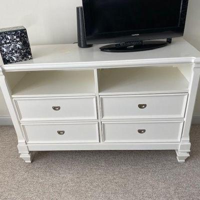 HOLLAND HOUSE WHITE AUDIO VIDEO STAND