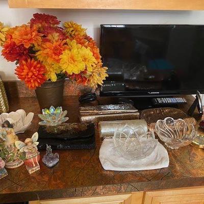 VARIOUS ITEMS, CANDLEHOLDERS AND TV