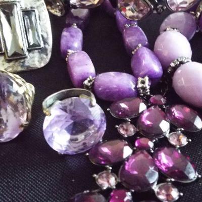 COSTUME FASHION JEWELRY TO BE SOLD IN UNOPENABLE CLEAR BAGS BASED ON JEWELRY COLOR. THERE ARE SOME GREAT RINGS IN EACH AND THE MORE RINGS...