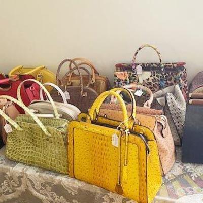 160 SATCHELS, TOTES AND PURSES