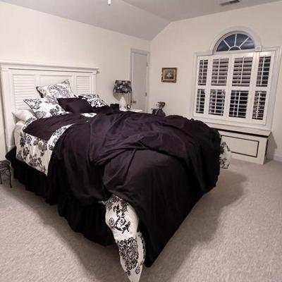 HOLLAND HOUSE WHITE QUEEN HEAD AND FOOT BOARD