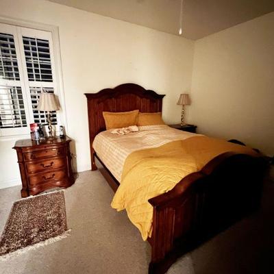 GUEST BEDROOM WINWOOD QUEEN BED HEAD AND FOOT BOARD