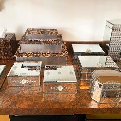 MIRRORED BOX COLLECTION