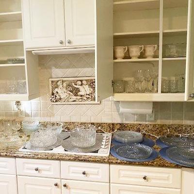 KITCHEN GLASS DISHES, POTTERY AND PORCELAIN ITEMS