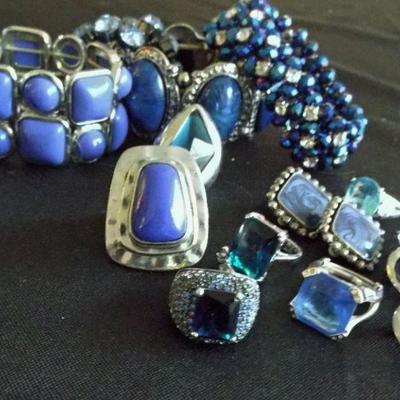 COSTUME FASHION JEWELRY TO BE SOLD IN UNOPENABLE CLEAR BAGS BASED ON JEWELRY COLOR. THERE ARE SOME GREAT RINGS IN EACH AND THE MORE RINGS...