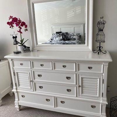 HOLLAND HOUSE WHITE DRAWER DRESSER AND MIRROR