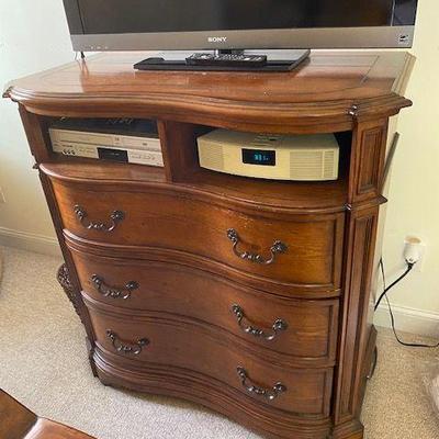 WINWOOD GUEST BEDROOM BOWED FRONT CHEST OF DRAWERS