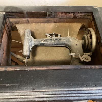 Vintage Sewing Machine 3