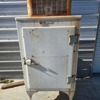 #2900 • Genral Electric Refrigerator
