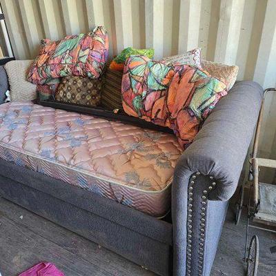 #3400 • Twin Daybed with Trendle and Pillows
