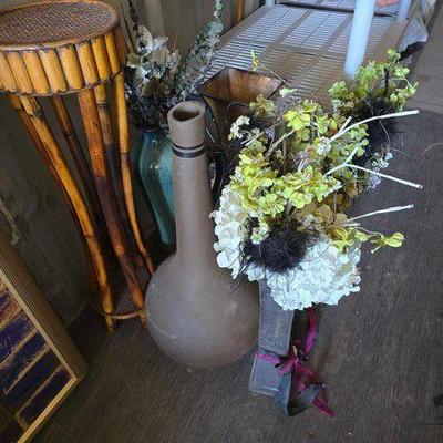 #3216 • (5) Vases and (1) Plant Pedestal
