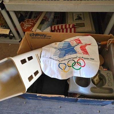 #3380 • Daily Press DuraTube Mailbox, Car Cup Holder, Umbrella, 1984 Los Angeles Olympic Inflateable Pillow
