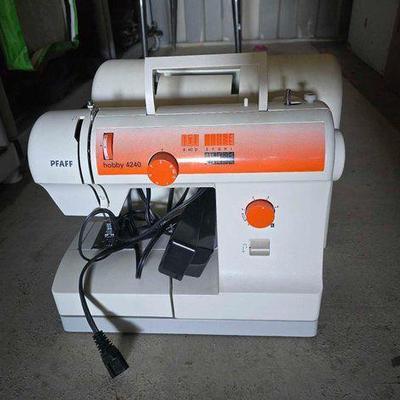 #3258 • Pfaff Hobby 4240 Sewing Machine
