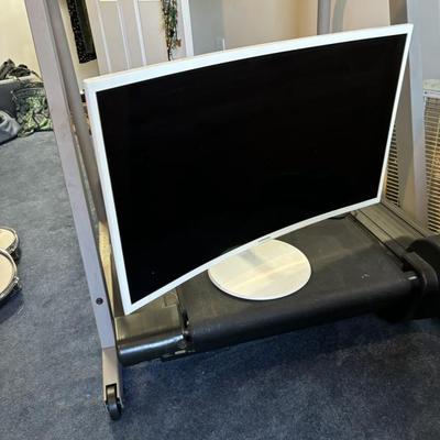 24” curved monitor screen