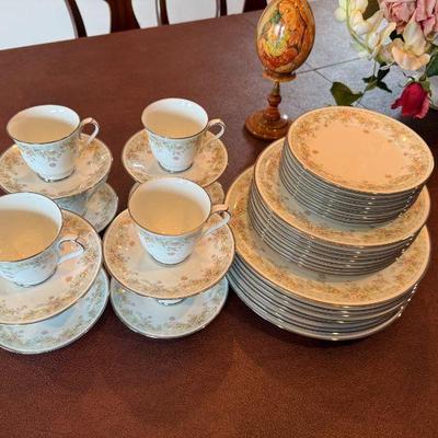 Noritake Spring Field China No. 2932 - Service for 8.