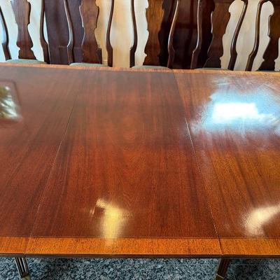 Showing Henredon Mahogany Banded Table Top.