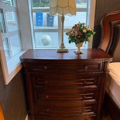 Hooker Seven Seas Chest of Drawers (1 of 2)