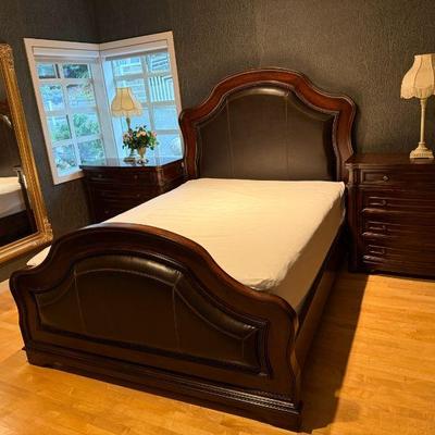 Hooker Wynterhill Leather Queen Size Sleigh Bed with Wood Frame. 