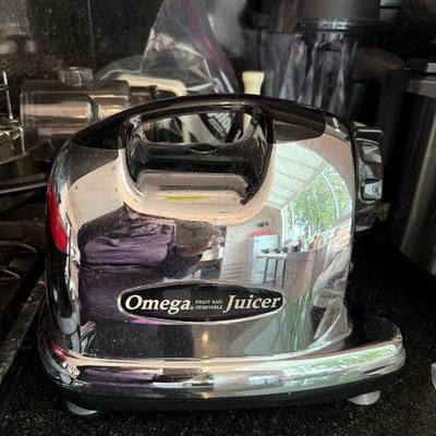 Omega  8006 Masticating Juicer Extractor with Attachments