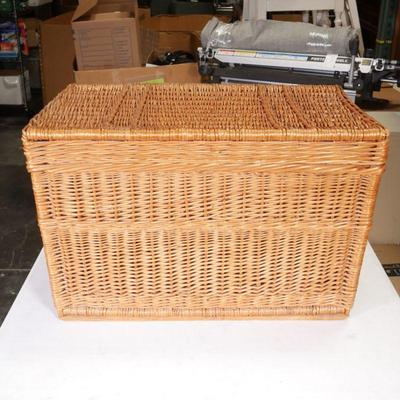 Sale Photo Thumbnail #137: Large Wicker Storage Trunk