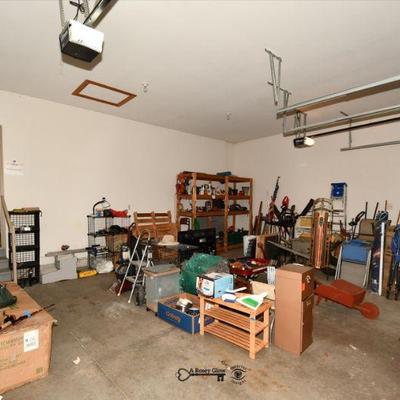 1090 garage