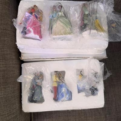 Hawthrone Village Figurines