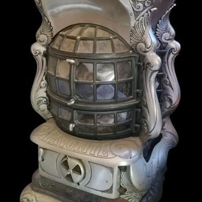 19th Century Baserunner Coal Stove "Favorite" Model 261
"Favorite" cast iron stove. Very heavy. Estimated 500-600...