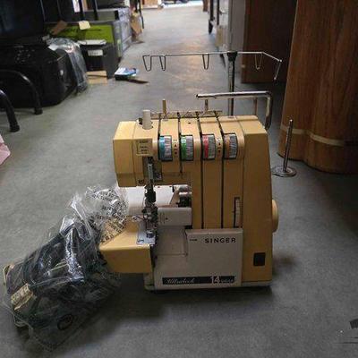 #7050 • Singer Ultralock 14U64A Serger
