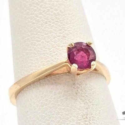 #332 • 14k Gold Ruby Ring, 2.13g
