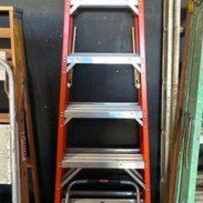 #3014 • Werner 8ft Ladder and 1ft 7in Rubbermaid Step Stool
