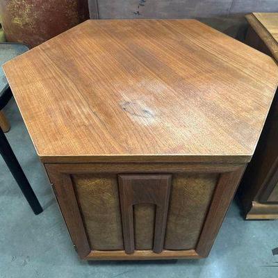 #5044 • Pentagon Side Table
