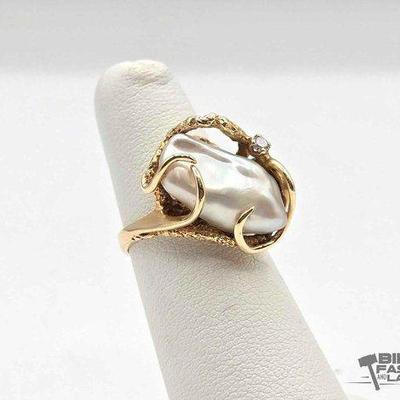 #312 • 14K Gold Pearl & Diamond Ring, 6g
