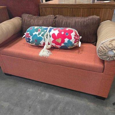 #5058 • Storage Bench/Ottoman & Throw Pillows
