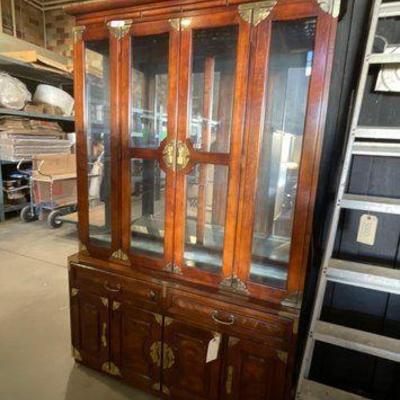 #4096 • Bernhardt Light Display Cabinet
