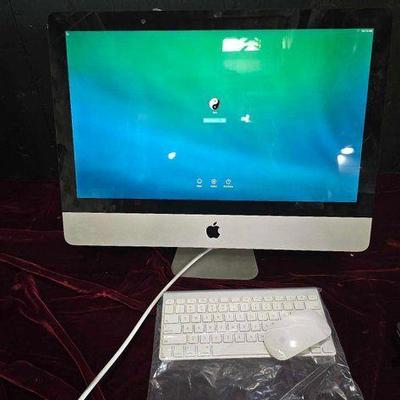 #7030 • iMac with Wireless Keyboard and Mouse
