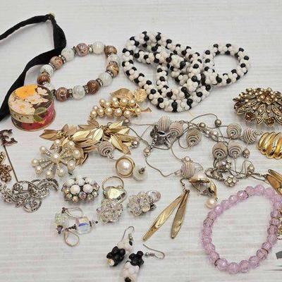 #846 • Costume Jewelry
