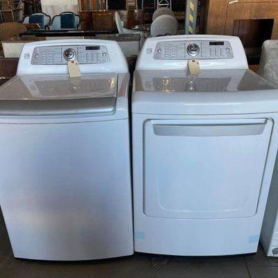 #4010 • Kenmore Elite Washer and Gas Dryer
