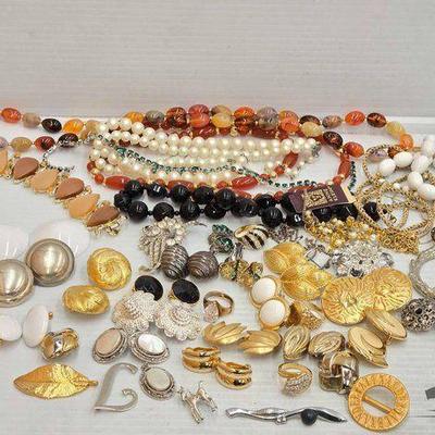 #848 • Costume Jewelry
