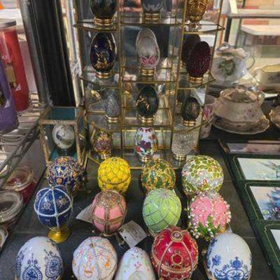 #2158 • (26) Porcelain Eggs Collection
