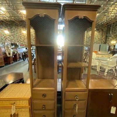 #4088 • (2) Display Cabinets
