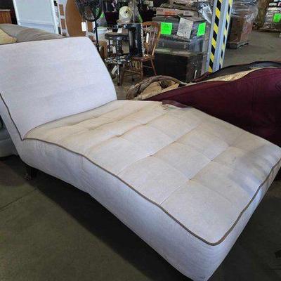 #5286 • White Chaise Lounge
