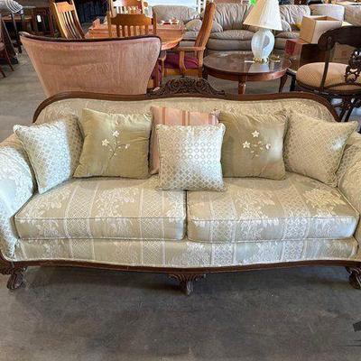 #5200 • Sofa
