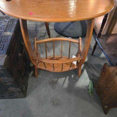 #5314 • Side Table With Basket
