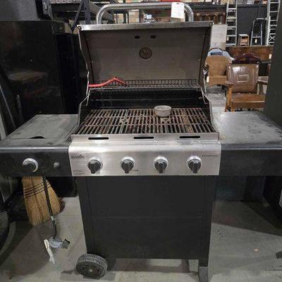 #3999 • Char-Broil Outdoor Gas Barbecue

