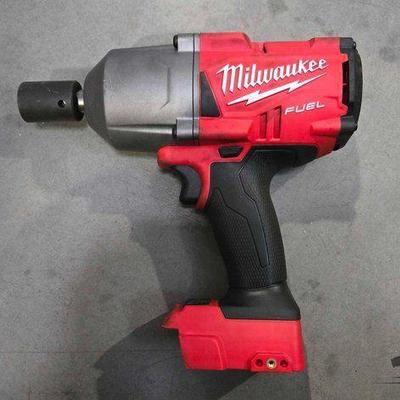 #3230 • Miluakee 1/2" Square Ring Impact Wrench
