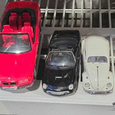 #2468 • (3) Die Cast Model Cars 1:24 Scale
